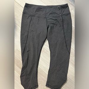 Calls by Carrie Underwood yoga cropped legging grey